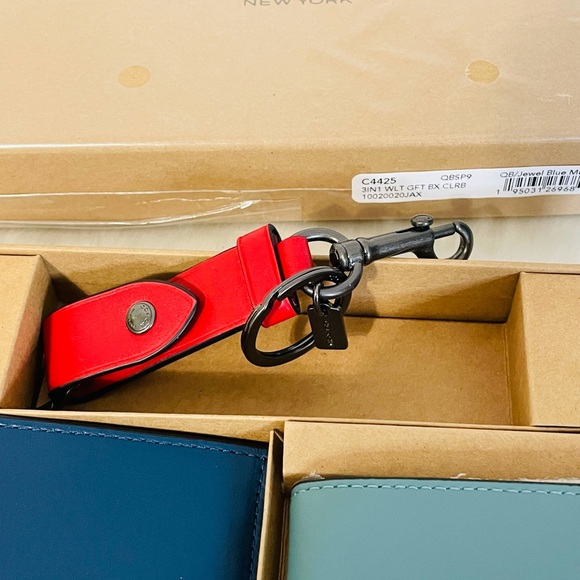 Coach Boxed 3 in 1 wallet gift set in Colorblock - Picture 6 of 9